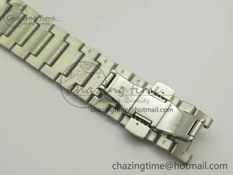 Commander Big Date SS RG OXF White Dial on SS RG Bracelet A WellDesigned 7604