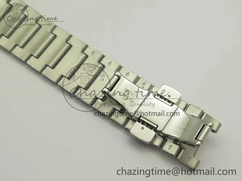 Commander Big Date SS RG OXF White Dial on SS RG Bracelet A WellDesigned 7604