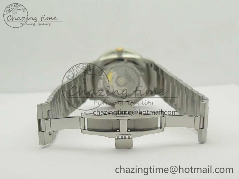 Commander Big Date SS RG OXF White Dial on SS RG Bracelet A WellDesigned 7604