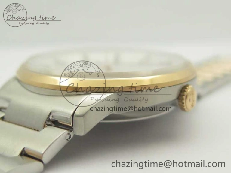 Commander Big Date SS RG OXF White Dial on SS RG Bracelet A WellDesigned 7604