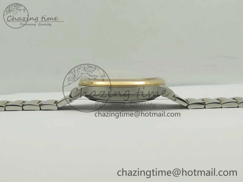 Commander Big Date SS RG OXF White Dial on SS RG Bracelet A WellDesigned 7604