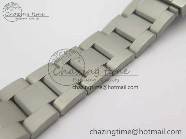 Daytona Newman Sandblasted SS White Black Dial On SS Bracelet A Minimalist 3522