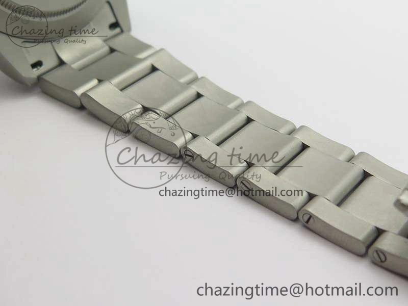 Daytona Newman Sandblasted SS White Black Dial On SS Bracelet A Minimalist 3522