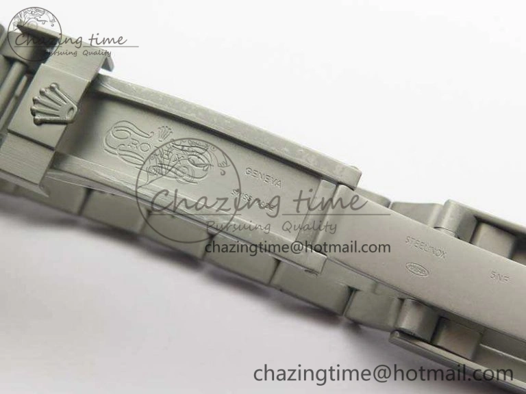 Daytona Newman Sandblasted SS White Black Dial On SS Bracelet A Minimalist 3522