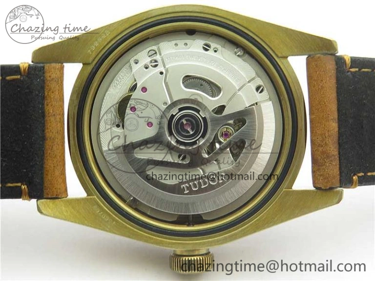 Heritage Black Bay Bronze XF 1:1 Best Edition on Brown Leather Strap A5612 V5  (Free Nato Strap) Compact 9762