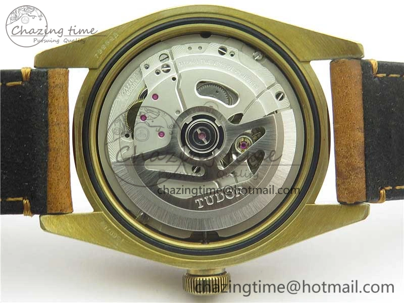 Heritage Black Bay Bronze XF 1:1 Best Edition on Brown Leather Strap A5612 V5  (Free Nato Strap) Compact 9762