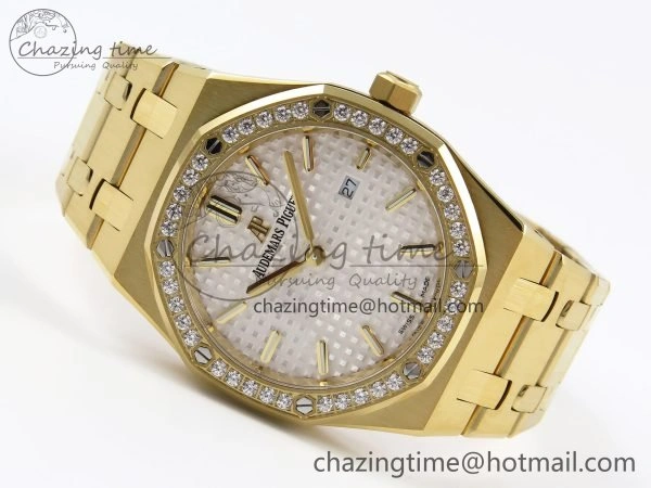 UrbanChic Lady Royal Oak 33mm 67651 Diamonds Bezel YG ZF 1:1 Best Edition White Textured Dial on YG Bracelet RONDA Quartz 4477