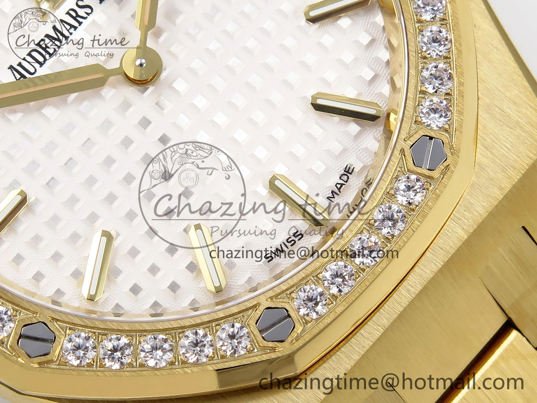 UrbanChic Lady Royal Oak 33mm 67651 Diamonds Bezel YG ZF 1:1 Best Edition White Textured Dial on YG Bracelet RONDA Quartz 4477