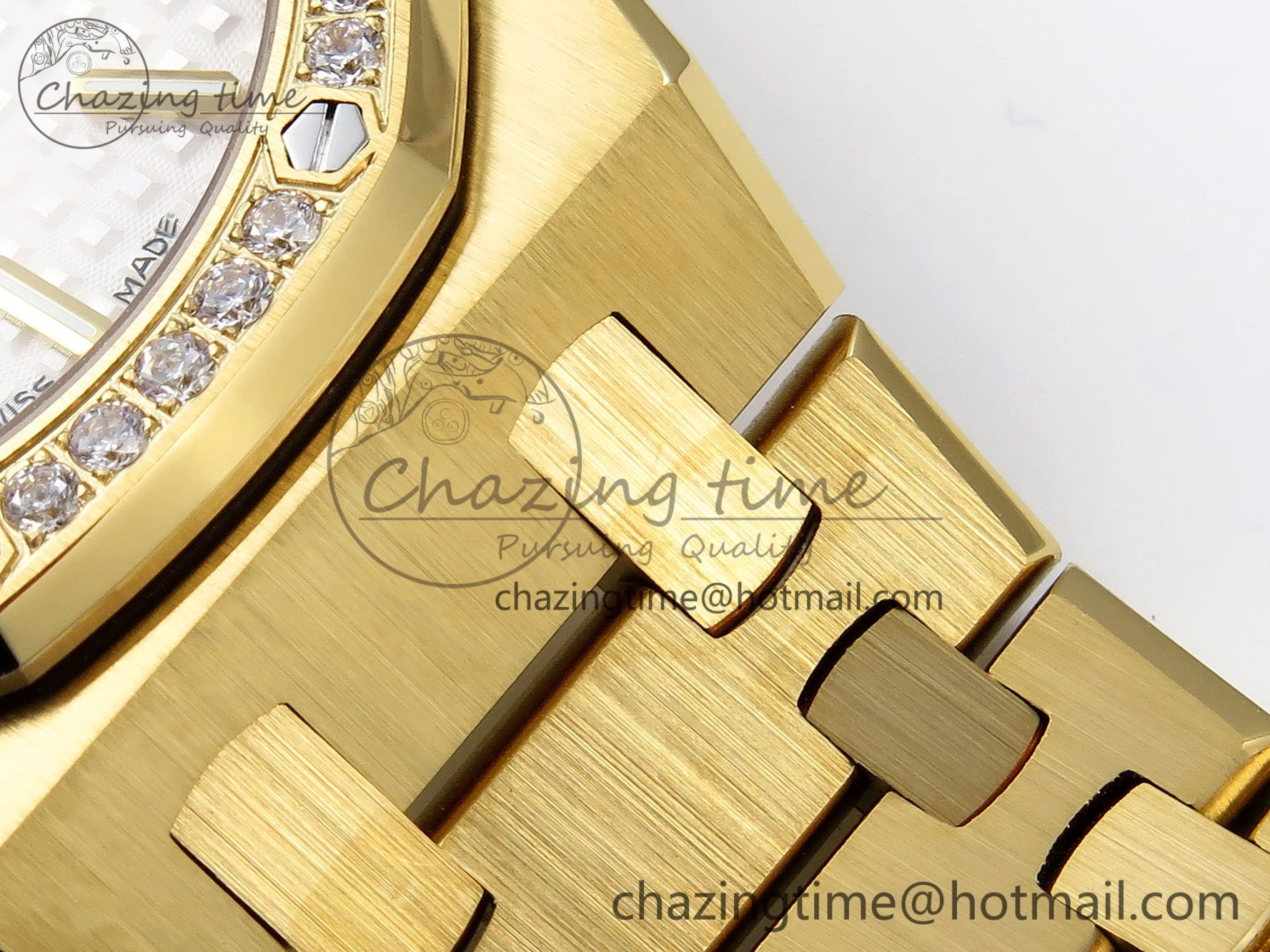 UrbanChic Lady Royal Oak 33mm 67651 Diamonds Bezel YG ZF 1:1 Best Edition White Textured Dial on YG Bracelet RONDA Quartz 4477