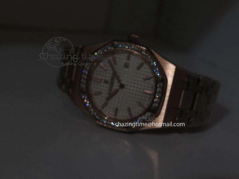 Practical Lady Royal Oak 33mm RG Silver Dial Diamonds Bezel on RG Bracelet RONDA Quartz 5133
