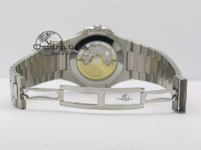 Nautilus 5726 Complicated SS Blue Textured Dial On SS Bracelet A Comfortable 9075