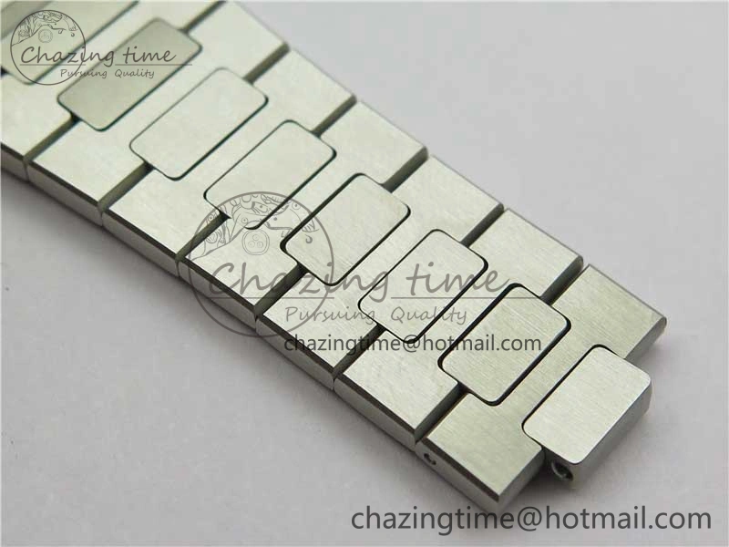 Nautilus 5726 Complicated SS GRF 1:1 Best Edition White Textured Dial on SS Bracelet A324 V Breathable 8875