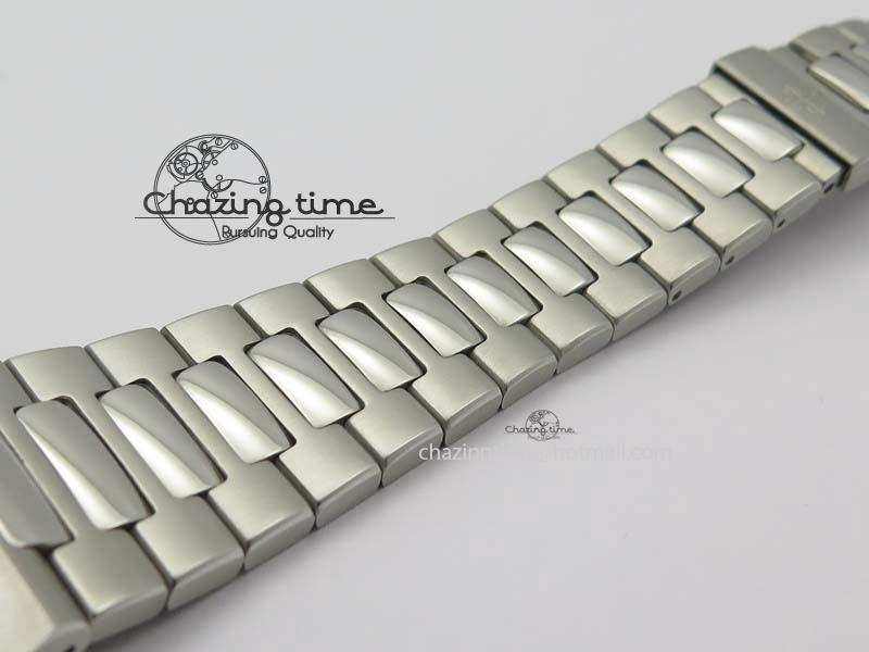 Nautilus 5726 Complicated SS Gray Textured Dial On SS Bracelet A Breathable 9070