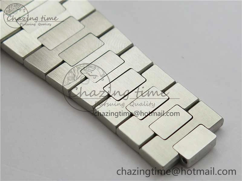 Attractive Nautilus 5726 V9F Best Edition Black Dial Working Annual Calendar SS Bracelet A. 8929