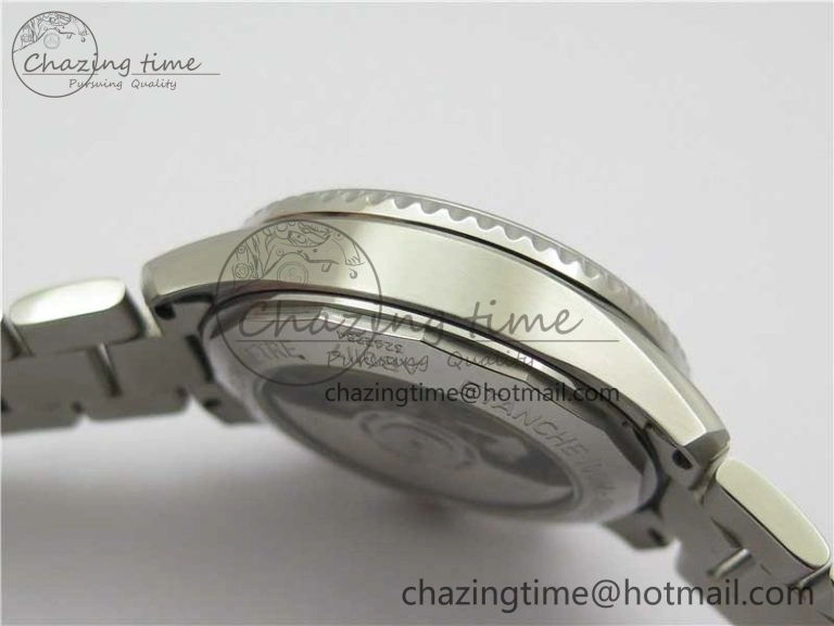 Navitimer 8 B01 Chrono 43mm SS Best Edition Silver Dial on SS Bracelet A Trendy 5547