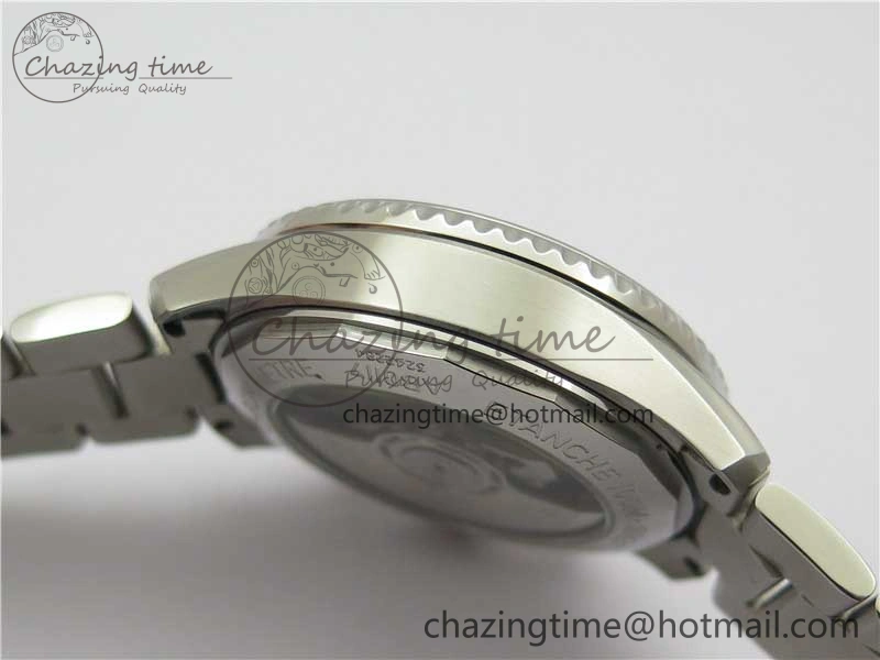 Navitimer 8 B01 Chrono 43mm SS Best Edition Silver Dial on SS Bracelet A Trendy 5547