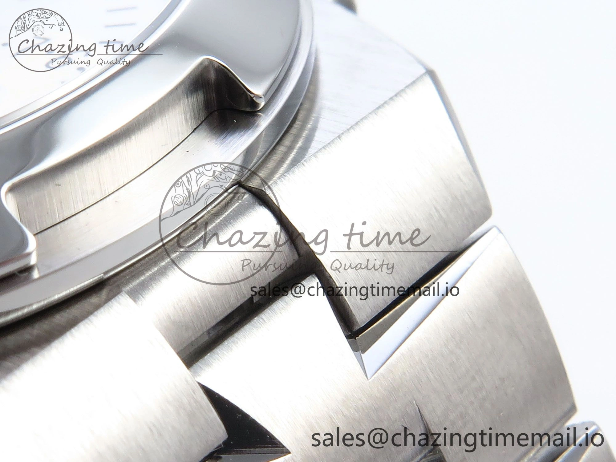 Overseas 7920V SS 8F Best Edition White Dial On SS Bracelet A Comfortable 9831