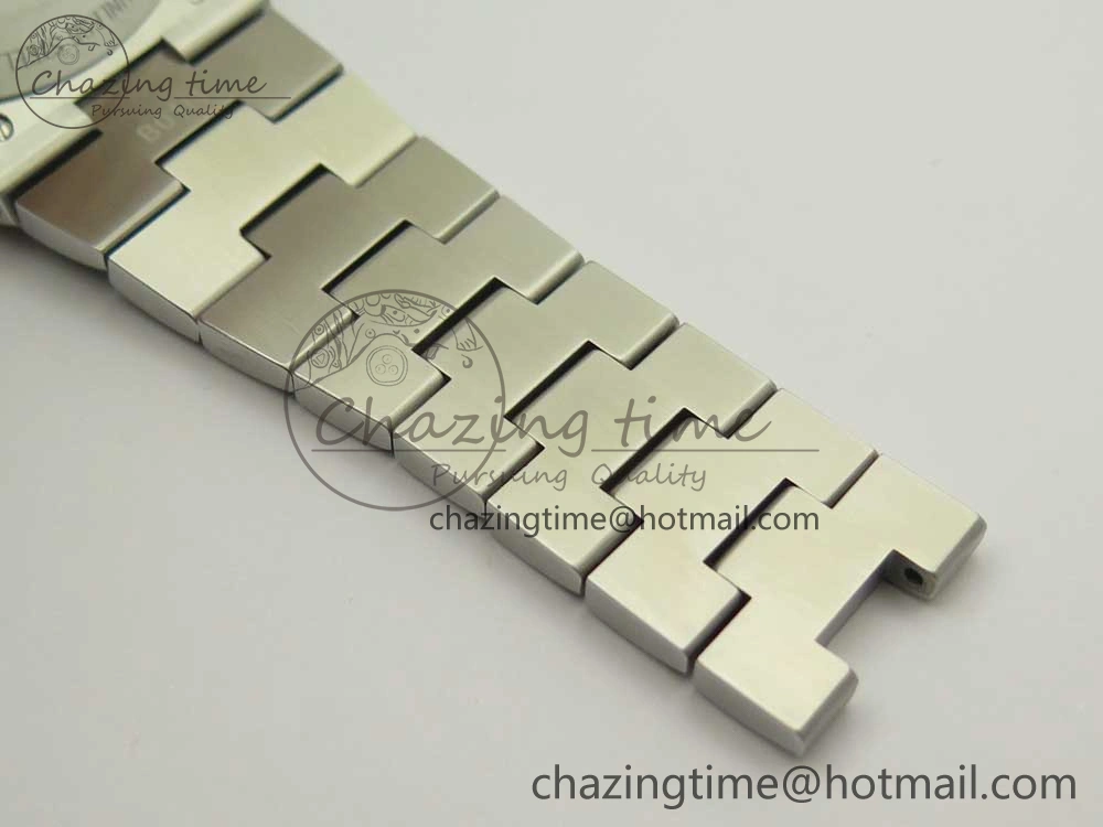 Fashionable Overseas Dual Time Power Reserve TWA Best Edition White Dial on SS Bracelet A 9943