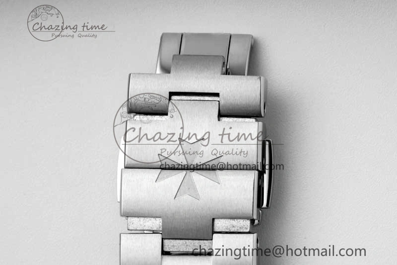 RelaxedFit Overseas Perpetual Calendar SS 8F Best Edition Gray Dial on SS Bracelet A 9900