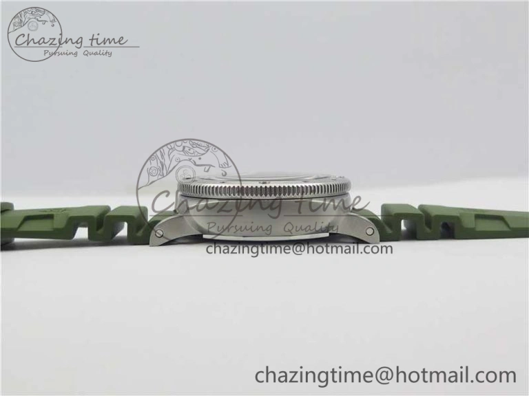 PAM1055 Luminor Submersible 42mm Verde Militare VSF 1:1 Best Edition on Green Rubber Strap P.900 Clone Minimalist 8409