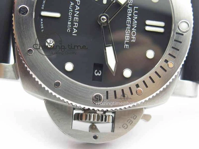 PAM682 Luminor Submersible XF 1:1 Best Edition On Black Rubber Strap P.9010 V Compact 8460