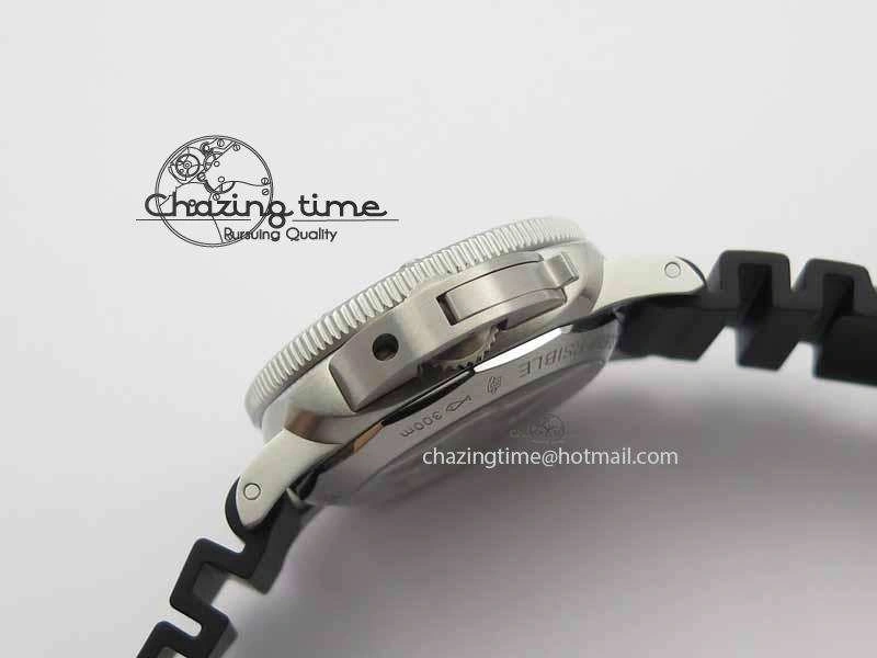 PAM682 Luminor Submersible XF 1:1 Best Edition On Black Rubber Strap P.9010 V Compact 8460