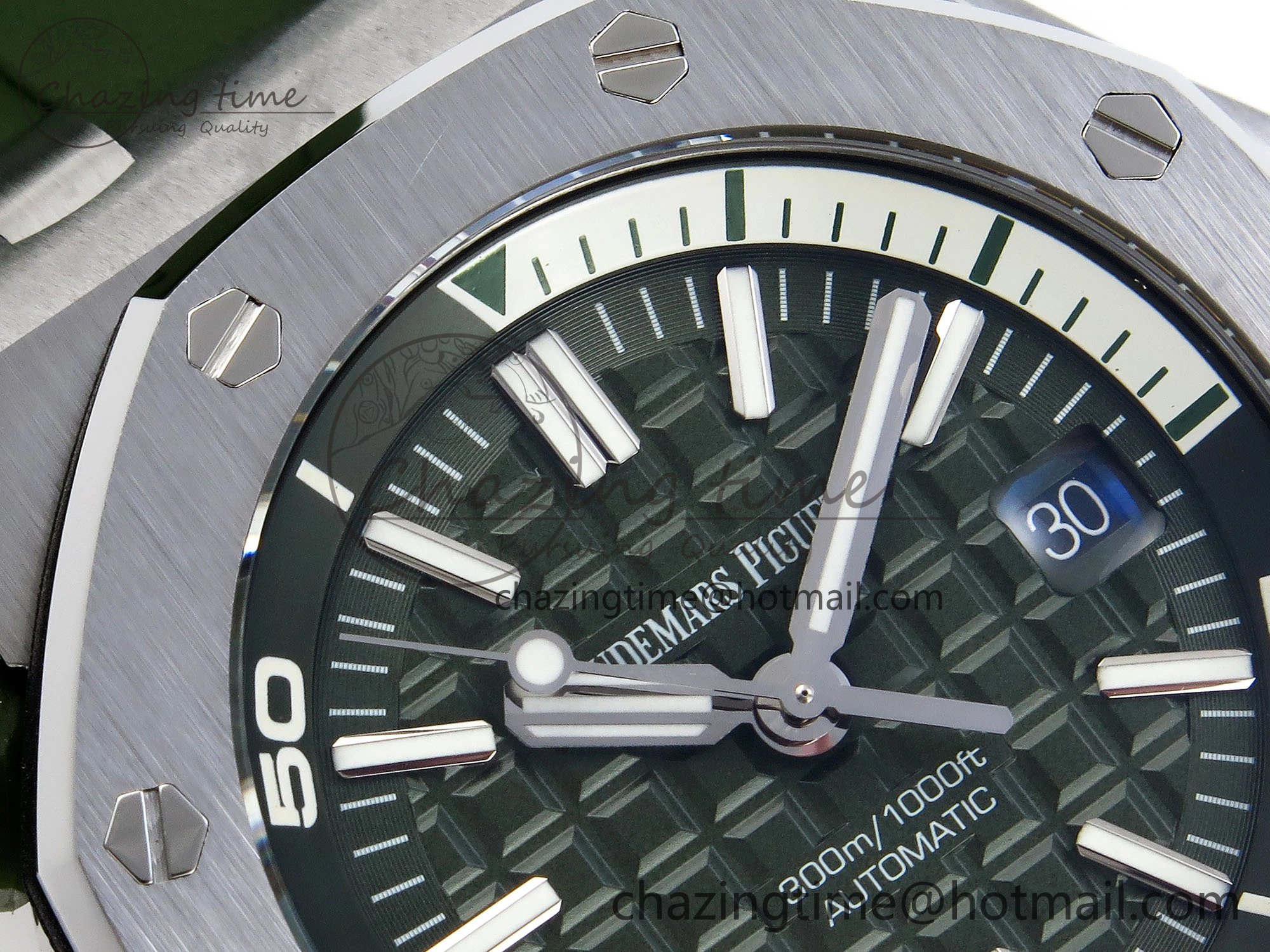 SunProtective ROYAL OAK OFFSHORE DIVER 15710 IPF 1:1 BEST EDITION GREEN DIAL ON GREEN RUBBER STRAP SA3120 SUPER CLONE 4510