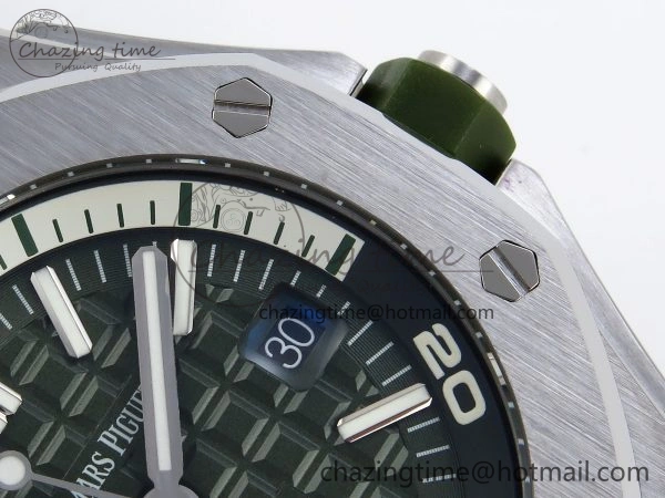 SunProtective ROYAL OAK OFFSHORE DIVER 15710 IPF 1:1 BEST EDITION GREEN DIAL ON GREEN RUBBER STRAP SA3120 SUPER CLONE 4510