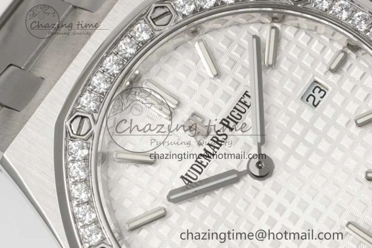 Modern Royal Oak 33mm Ladies SS 8F Best Edition White Dial Diamonds Bezel on SS Bracelet Quartz 4784