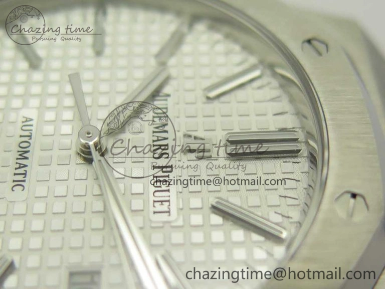 UrbanChic Royal Oak 41mm 15400 SS JF 1:1 Best Edition White Textured Dial on SS Bracelet A3120 V 4892