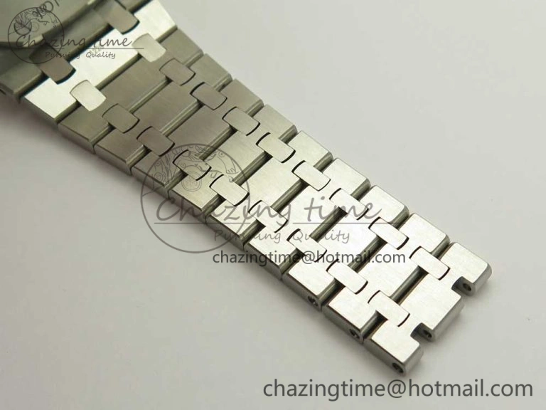 UrbanChic Royal Oak 41mm 15400 SS JF 1:1 Best Edition White Textured Dial on SS Bracelet A3120 V 4892