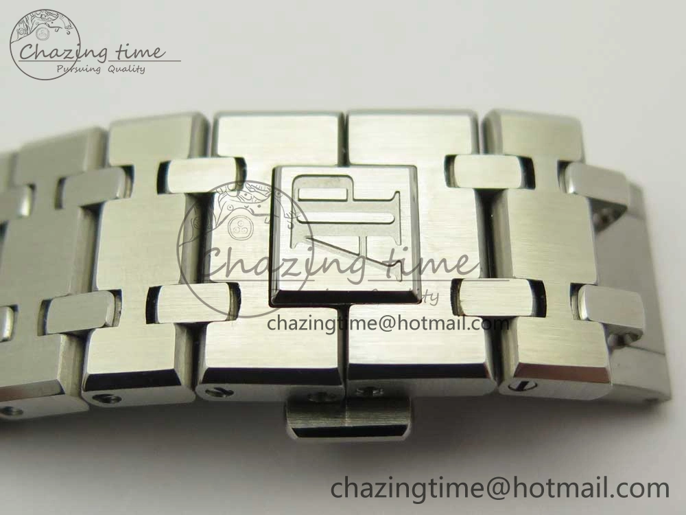 UrbanChic Royal Oak 41mm 15400 SS JF 1:1 Best Edition White Textured Dial on SS Bracelet A3120 V 4892