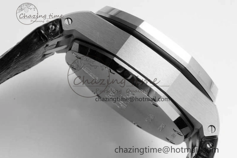 Royal Oak Offshore 42mm SS APF 1:1 Best Edition White Black Dial on Black Leather Strap A Resilient 4613