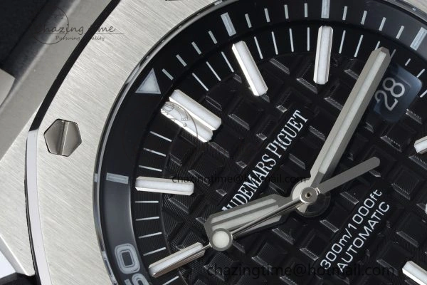 Compact Royal Oak Offshore Diver 15703 RSF 1:1 Best Edition on Rubber Strap A 4736