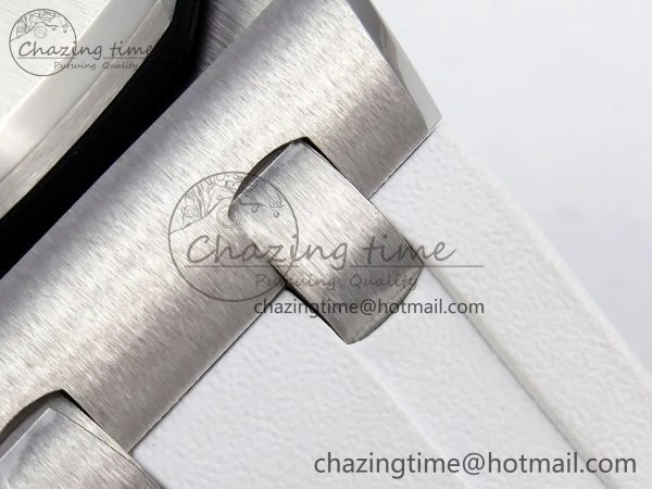 Royal Oak Offshore Diver 15710 IPF 1:1 Best Edition White Dial on White Rubber Strap SA3120 Super Clone Snug 4429