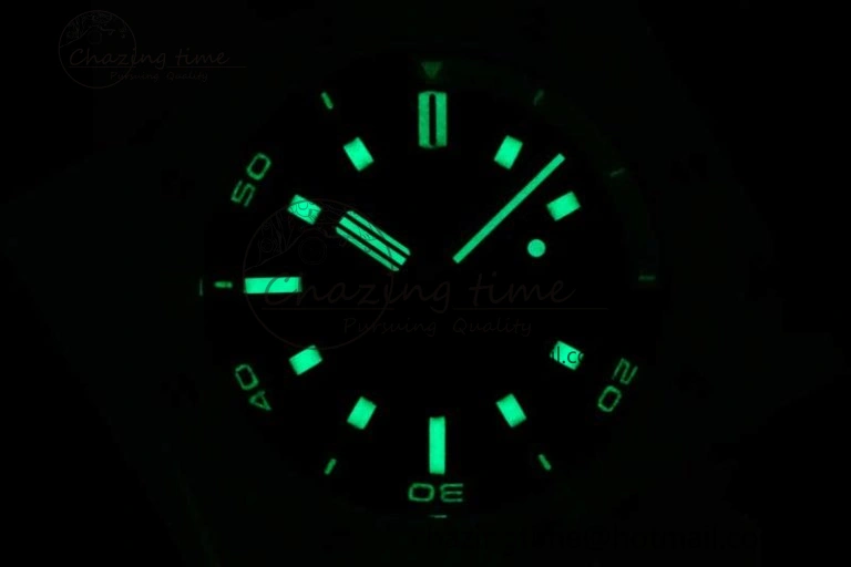 Royal Oak Offshore Diver 15720 SS APF 1:1 Best Edition Blue Dial on Blue Rubber Strap A Modern 4614