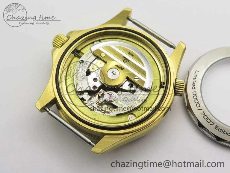 Tailored Seamaster 300M 007 YG URF 1:1 Best Edition White Dial Ceramic Bezel On Nylon Strap A 8115