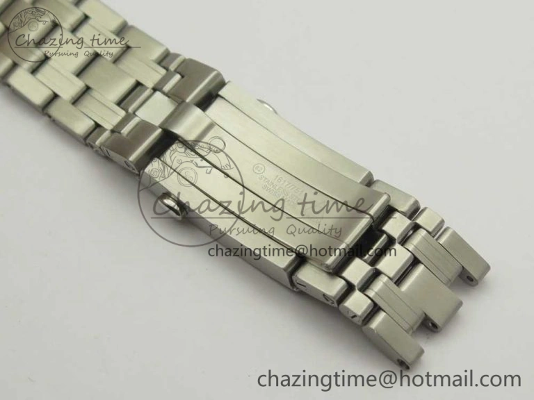 HighQuality Seamaster 300M Chronometer SS Black OMF 1:1 Best Edition on SS Bracelet A2824 (Black Balance Wheel) V 7954