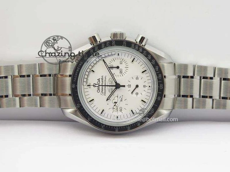 Functional Speedmaster JHF SS Snoopy Award 45th Anniversary White dial On SS Bracelet 8239