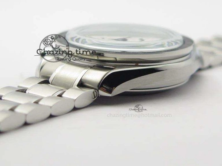 Functional Speedmaster JHF SS Snoopy Award 45th Anniversary White dial On SS Bracelet 8239