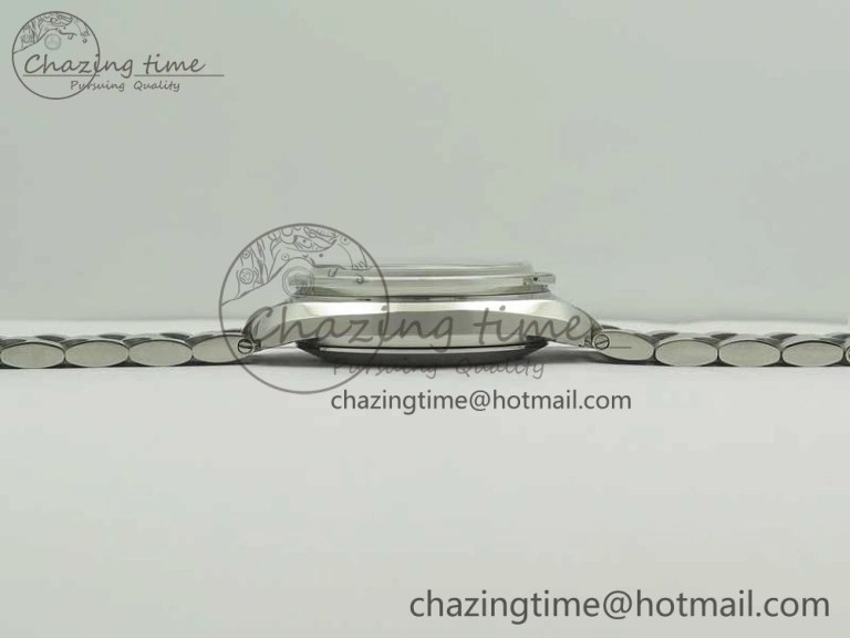 Sophisticated Speedmaster SS Snoopy OMF Best Edition White Dial on SS Bracelet Manual Winding Chrono Movement 7992