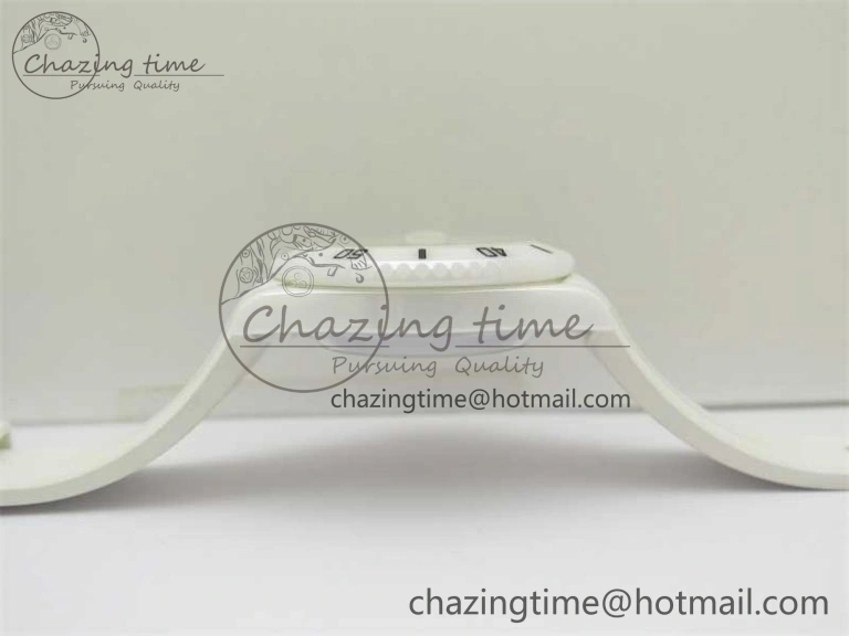 Cozy Submariner 40mm White Ceramic 5GF Best Edition Cream Dial on White Rubber Strap SA 2478