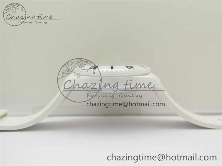 ZipUp Submariner 40mm White Ceramic 5GF Best Edition Painting Dial on White Rubber Strap SA 2484