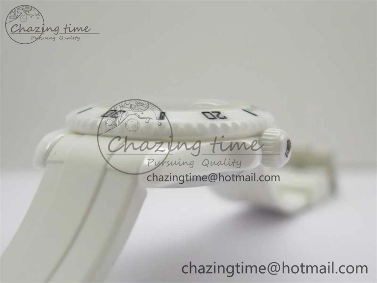 Durable Submariner 40mm White Ceramic 5GF Best Edition Sea Painting Dial on White Rubber Strap SA 2475