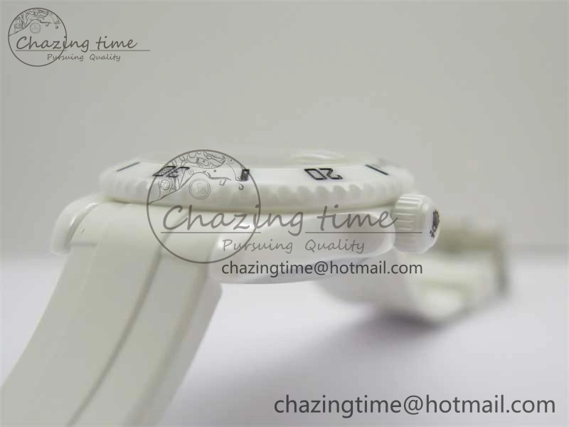 Durable Submariner 40mm White Ceramic 5GF Best Edition Sea Painting Dial on White Rubber Strap SA 2475