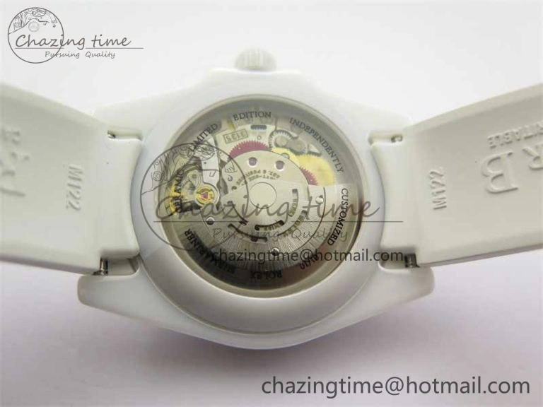 Durable Submariner 40mm White Ceramic 5GF Best Edition Sea Painting Dial on White Rubber Strap SA 2475