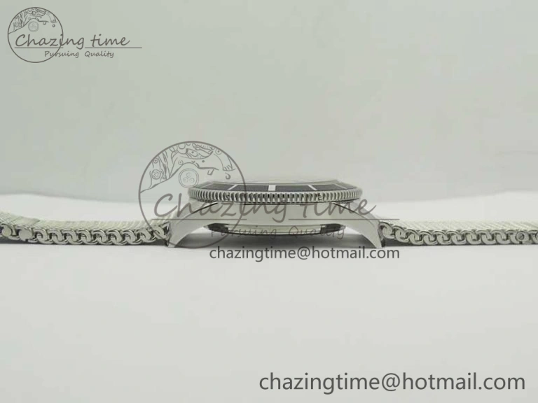 Breathable Super Ocean Heritage 46mm SS Black Bezel White Dial on SS Mesh Bracelet A 5620