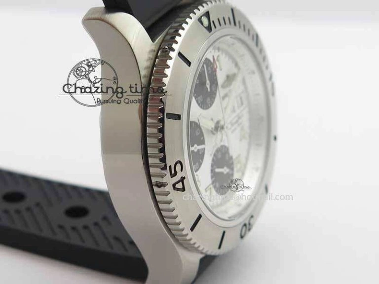 Functional SuperOcean SteelFish SS White Dial On Black Rubber Strap A 5733