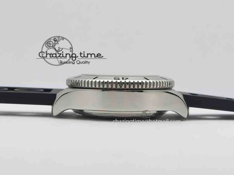 Functional SuperOcean SteelFish SS White Dial On Black Rubber Strap A 5733