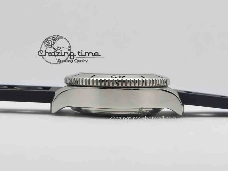 Functional SuperOcean SteelFish SS White Dial On Black Rubber Strap A 5733